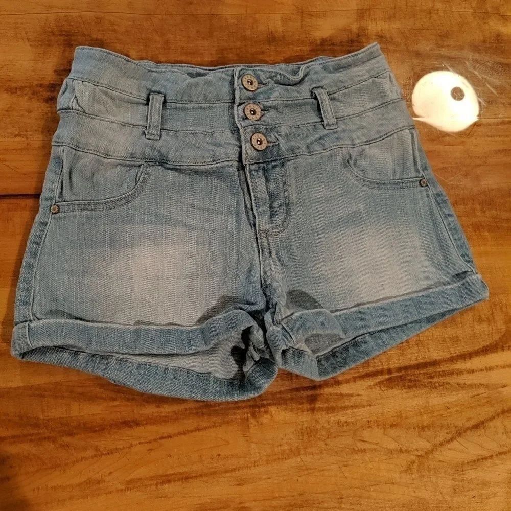 🌵Tinseltown high waisted shorts light wash 3/4